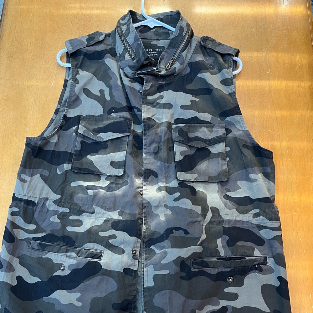 Love tree camo vest